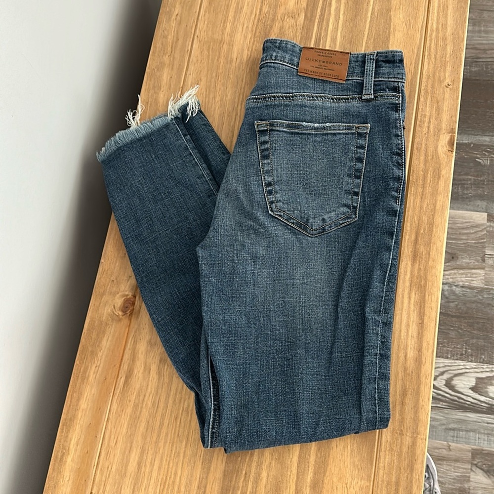 Lucky Brand - Bridgette Skinny - Ankle length frayed - inseam 27”
